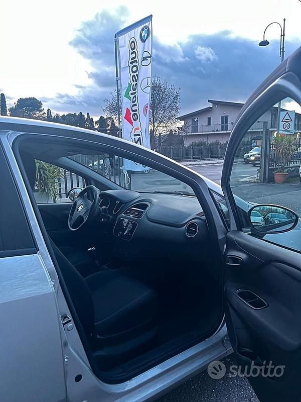 Usata Fiat Punto Street 75 CV (55 kW) 2015 Grigio Berlina