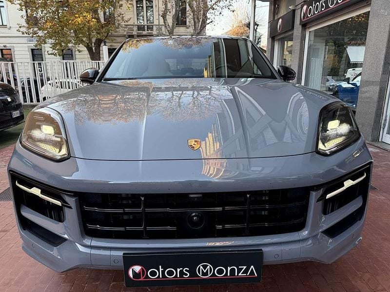 Usata Porsche Cayenne Coupe Sport 305 CV (224 kW) 2024 Grigio Coupé