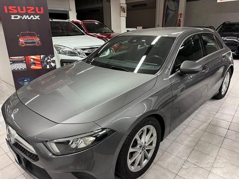 Usata Mercedes A180 116 CV (85 kW) 2019 Grigio Berlina