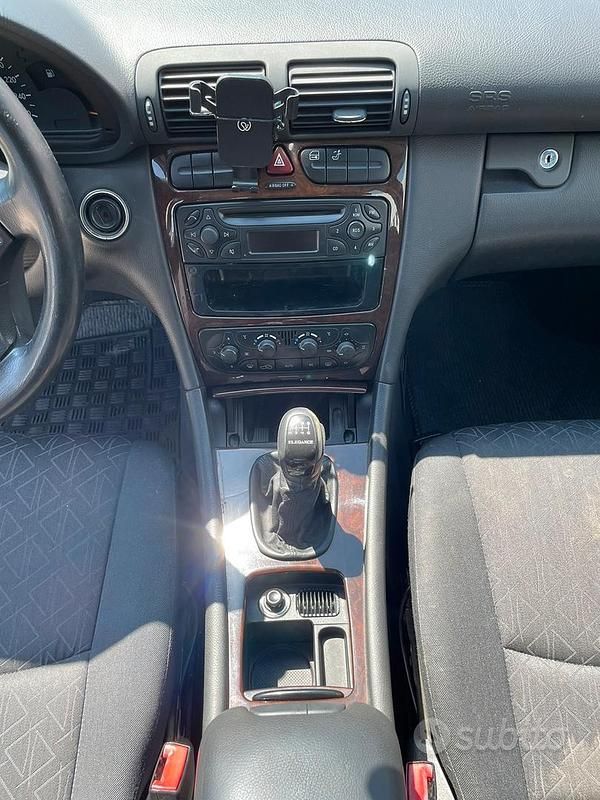 Usata Mercedes C180 Elegance 129 CV (94 kW) 2001 Grigio Berlina