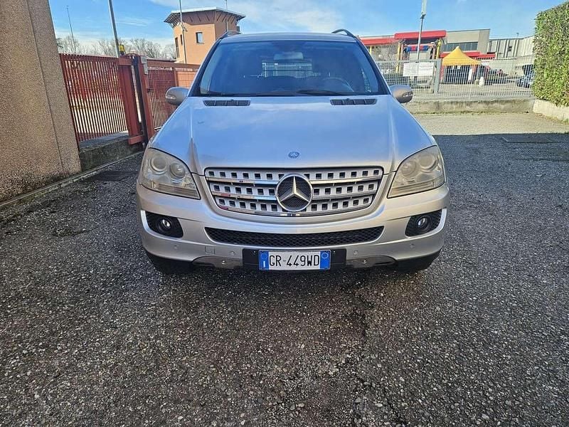 Usata Mercedes ML320 224 CV (164 kW) 2006 Argento SUV