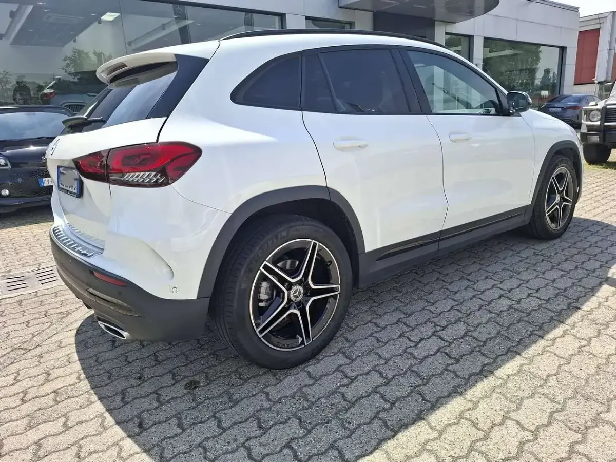 Usata Mercedes GLA200 Premium 150 CV (110 kW) 2021 Bianco SUV