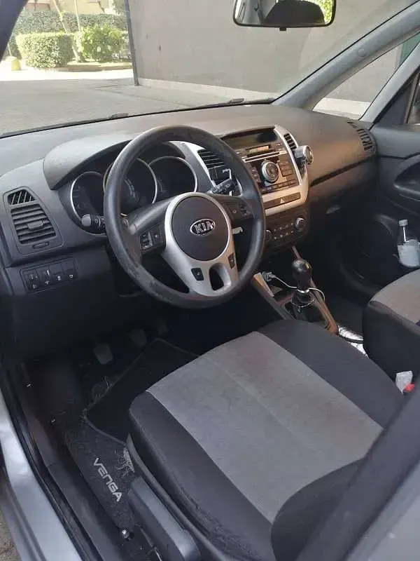 Usata Kia Venga Active 90 CV (66 kW) 2015 Argento Utilitaria