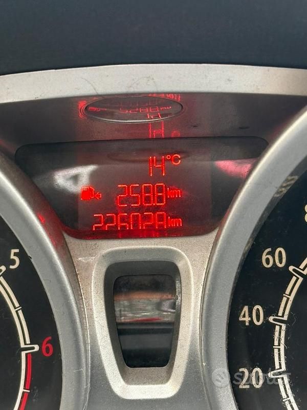 Usata Ford Fiesta 82 CV (60 kW) 2008 Nero Utilitaria