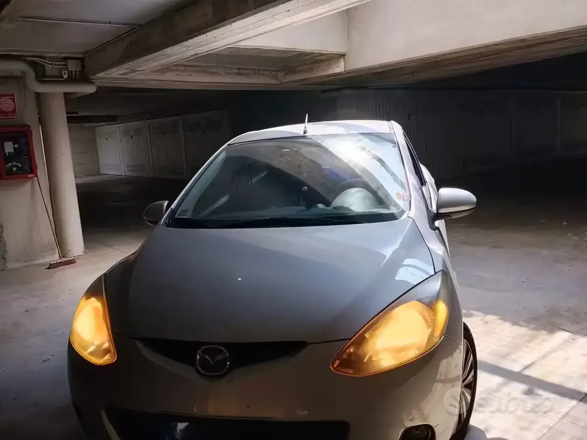 Usata Mazda 2 75 CV (55 kW) 2008 Grigio Utilitaria