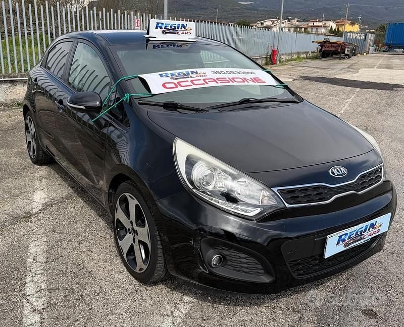 Usado Kia Rio Active 75 HP (55 kW) 2014 Preto Sedan