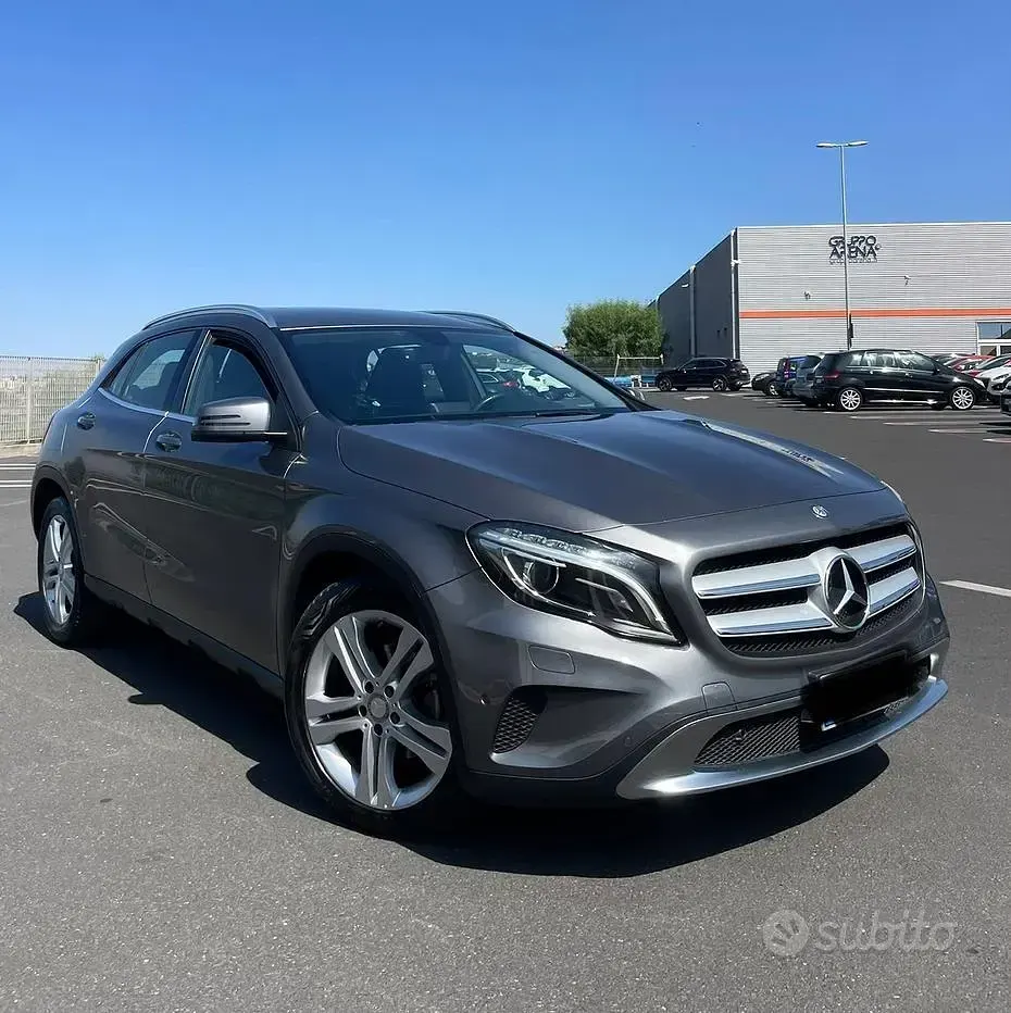 Usata Mercedes GLA200 136 CV (100 kW) 2014 Grigio SUV