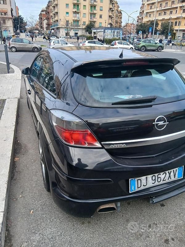 Usata Opel Astra GTC 125 CV (91 kW) 2007 Nero Berlina