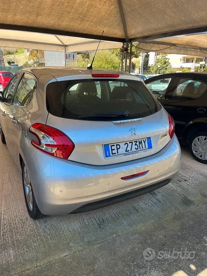 Usata Peugeot 208 Access 82 CV (60 kW) 2014 Grigio Utilitaria