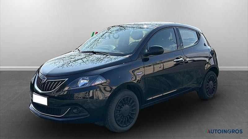 Usata Lancia Ypsilon Silver 69 CV (50 kW) 2022 Nero Utilitaria