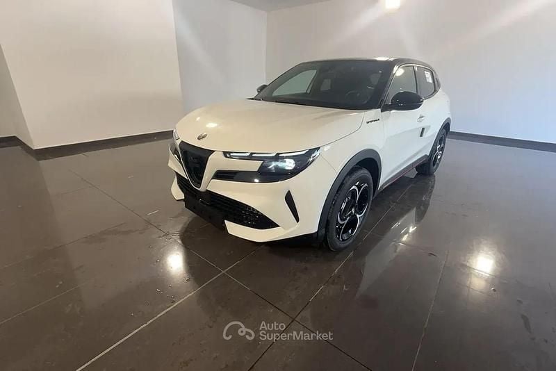 Nuova Alfa Romeo Junior Edizione Speciale 136 CV (100 kW) 2026 Bianco SUV