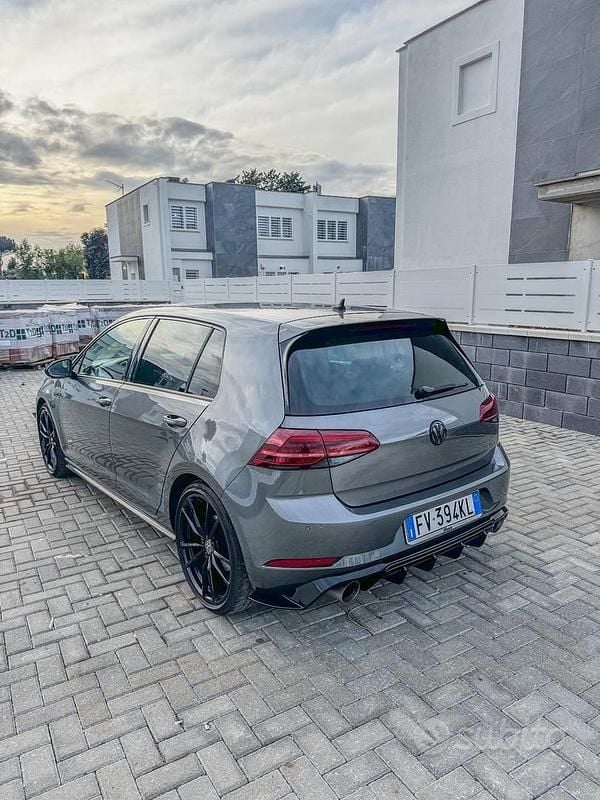 Usata VW Golf VII R-line 208 CV (152 kW) 2019 Grigio Berlina