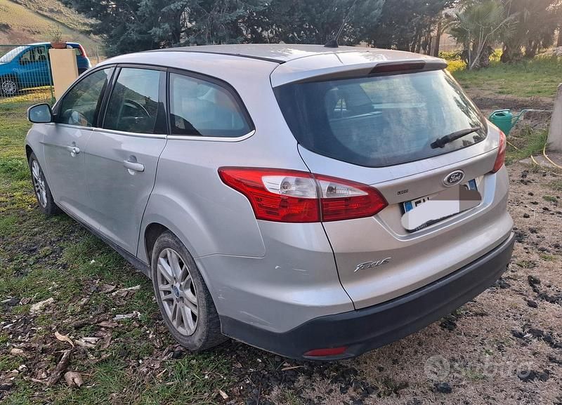 Usata Ford Focus 116 CV (85 kW) 2012 Grigio Station wagon