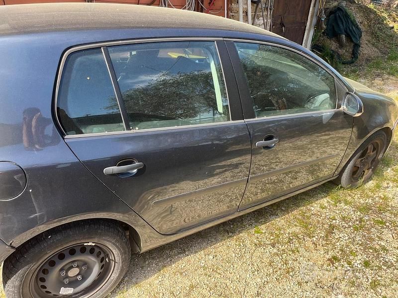 Usata VW Golf IV 105 CV (77 kW) 2005 Berlina