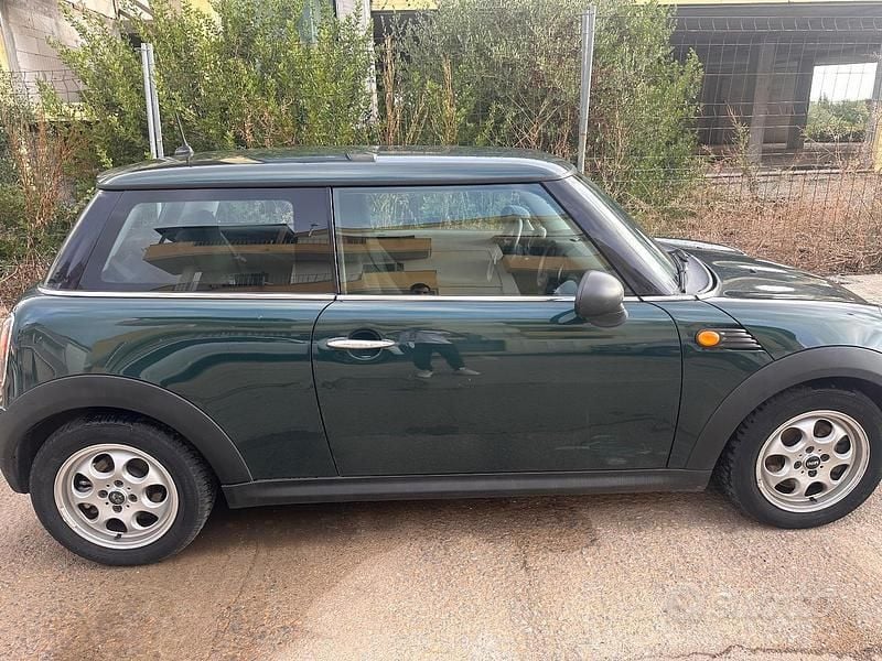 Usata Mini Cooper 98 CV (72 kW) 2010 Verde Utilitaria