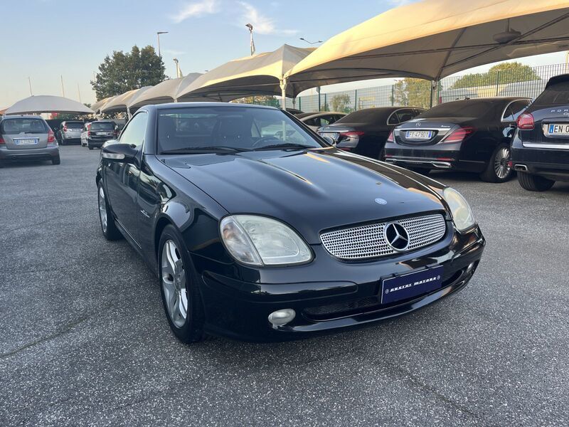 Usata Mercedes SLK200 163 CV (119 kW) 2005 Argento Cabrio