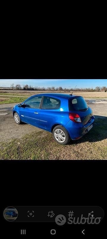 Usata Renault Clio II 75 CV (55 kW) 2010 Blu Berlina
