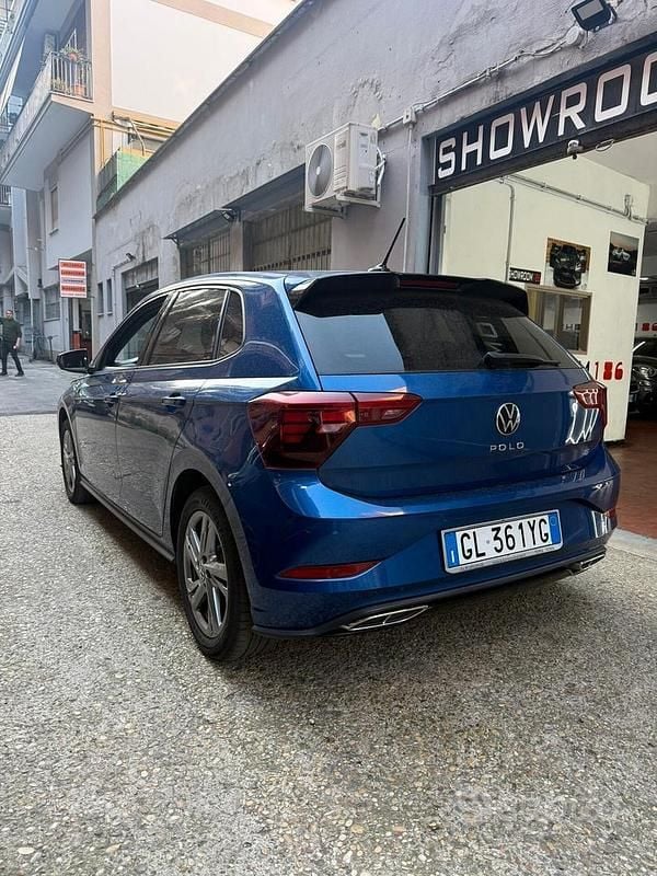 Usata VW Polo R-line 110 CV (80 kW) 2023 Blu Utilitaria