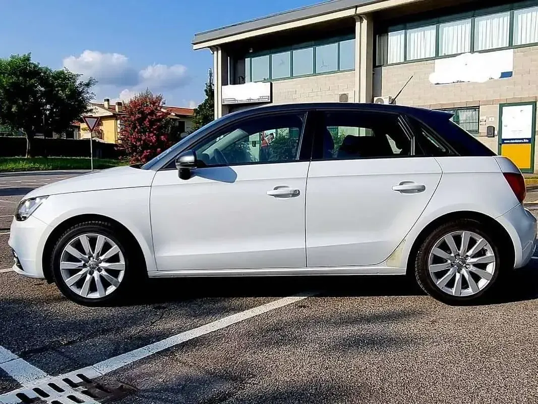 Begagnad Audi A1 Sportback Ambition 90 HK (66 kW) 2013 Vit Halvkombi