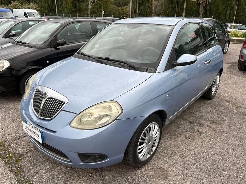 Usata Lancia Ypsilon 90 CV (66 kW) 2008 Blu Utilitaria
