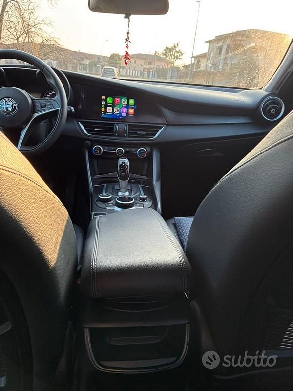 Usata Alfa Romeo Giulia Super 150 CV (110 kW) 2017 Grigio Berlina