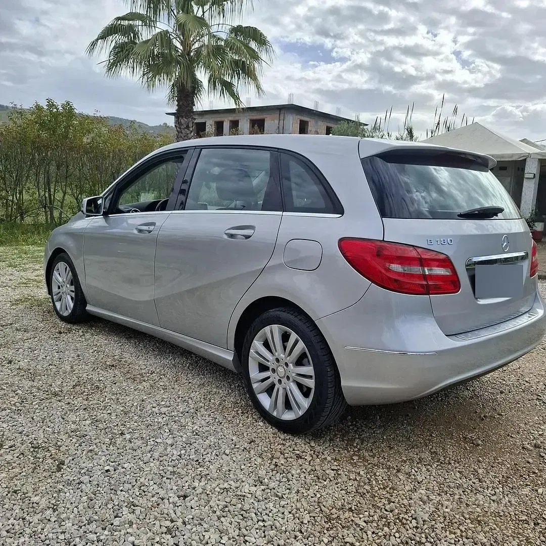 Usata Mercedes B180 109 CV (80 kW) 2012 Grigio Monovolume