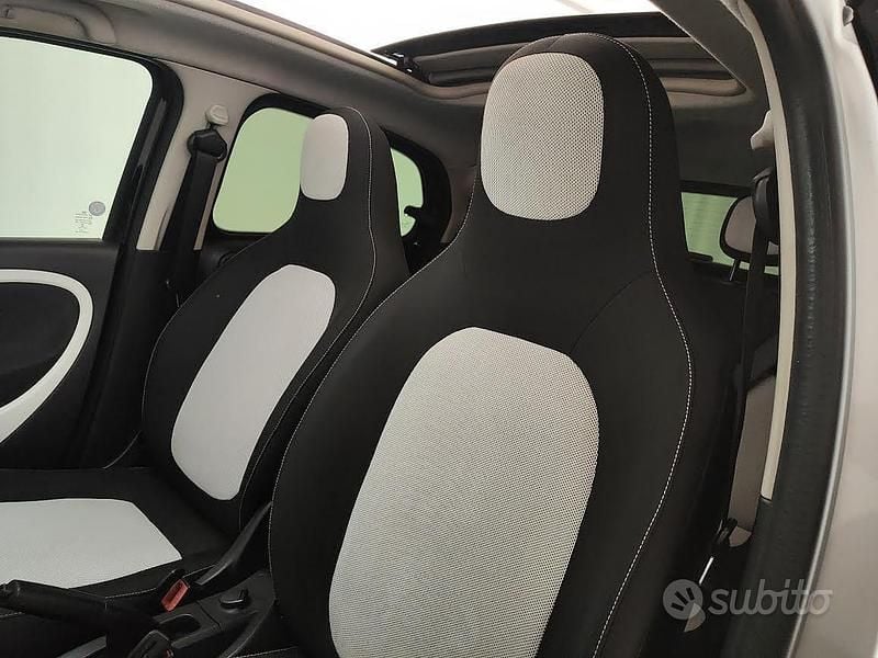 Usata Smart ForFour 70 CV (51 kW) 2015 Nero Utilitaria