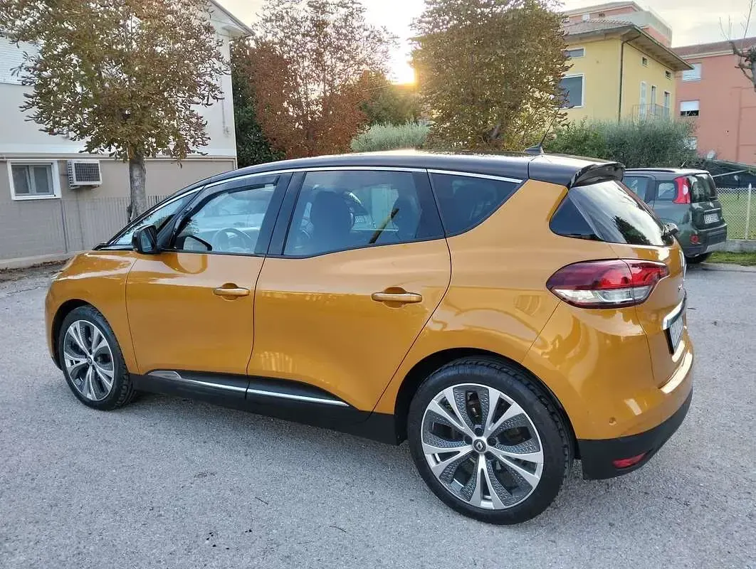 Usata Renault Scénic III Intens 131 CV (96 kW) 2017 Monovolume