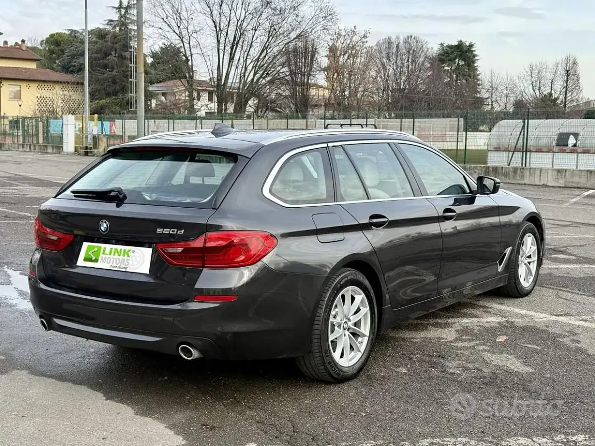 Usata BMW 520 Luxury Line 190 CV (139 kW) 2019 Nero Station wagon