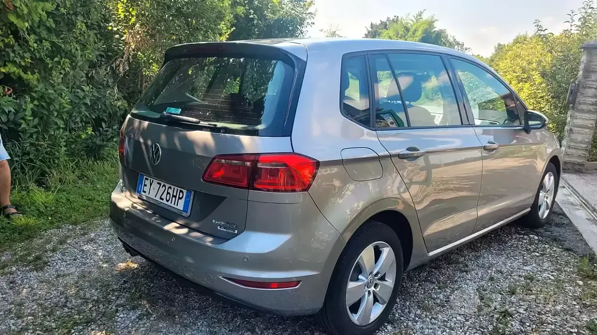 Usata VW Golf Sportsvan 125 CV (91 kW) 2015 Grigio Monovolume