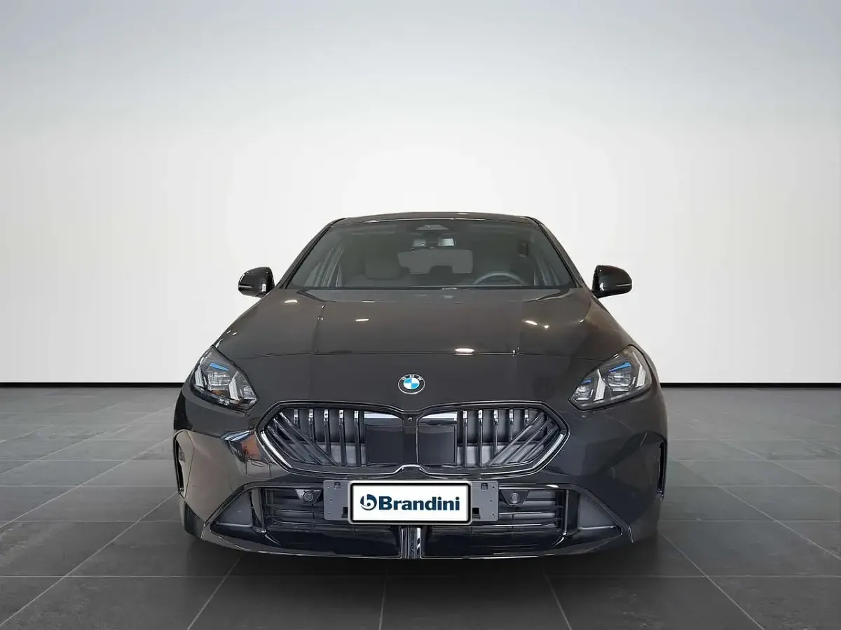 Nuova BMW 120 150 CV (110 kW) 2025 Black sapphire metallizzato Utilitaria