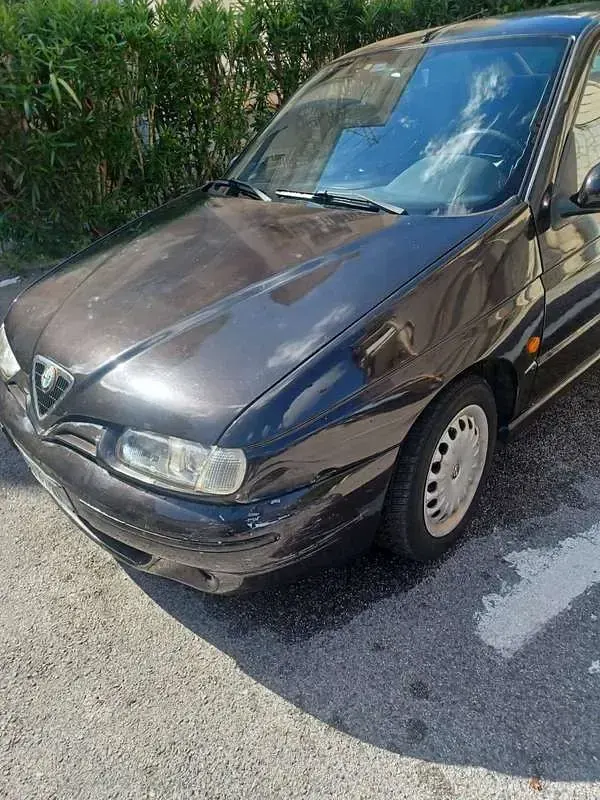 Usata Alfa Romeo 146 90 CV (66 kW) 2000 Marrone Utilitaria