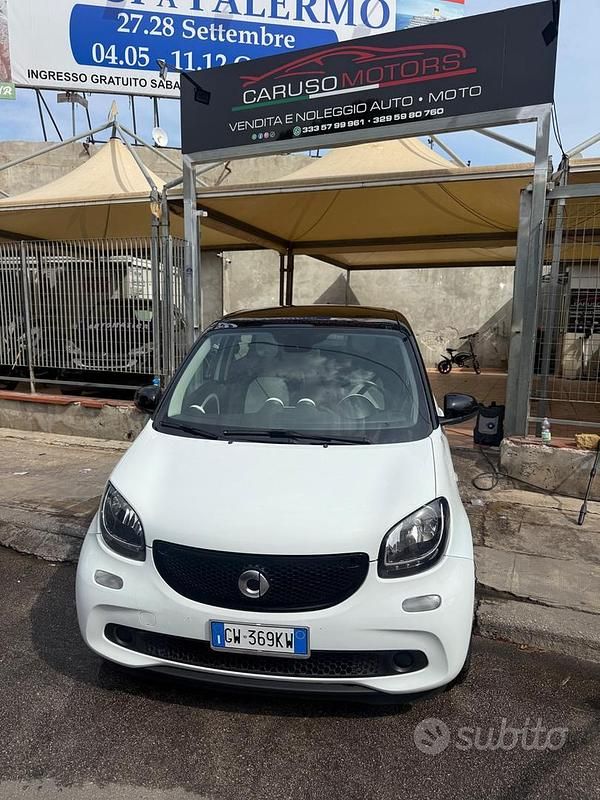 Bianco Usata 2015 Smart ForFour Passion Utilitaria | 9999 € (Buon prezzo) - Immagine 1/4