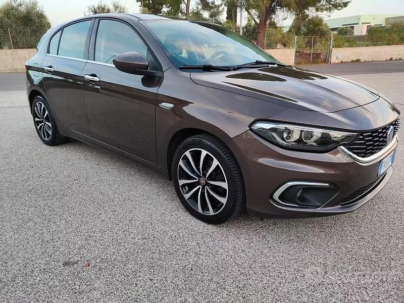 Usata Fiat Tipo 120 CV (88 kW) 2019 Marrone Berlina