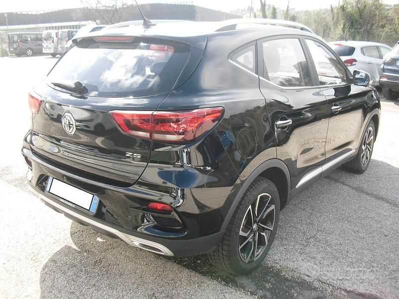 Usata MG ZS Luxury 106 CV (77 kW) 2024 Nero SUV