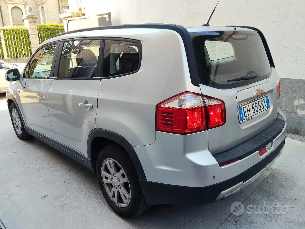 Usata Chevrolet Orlando 131 CV (96 kW) 2011 Grigio Monovolume