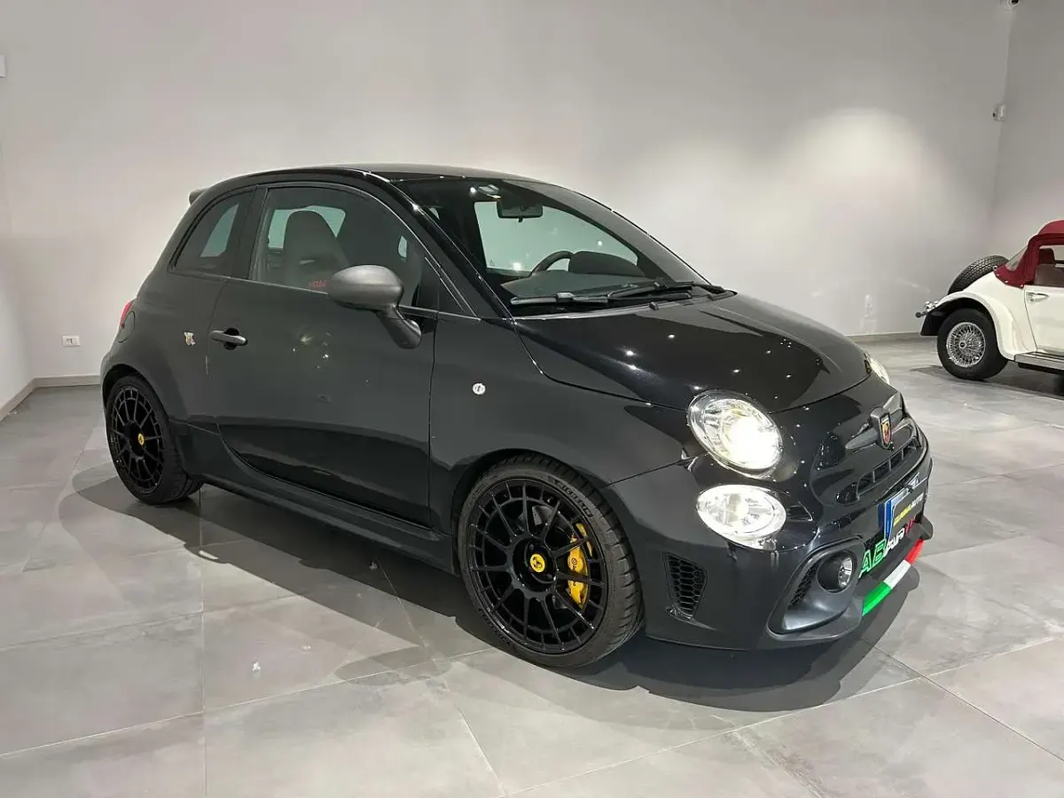 Usata Abarth 695 Competizione 179 CV (131 kW) 2023 Nero Utilitaria