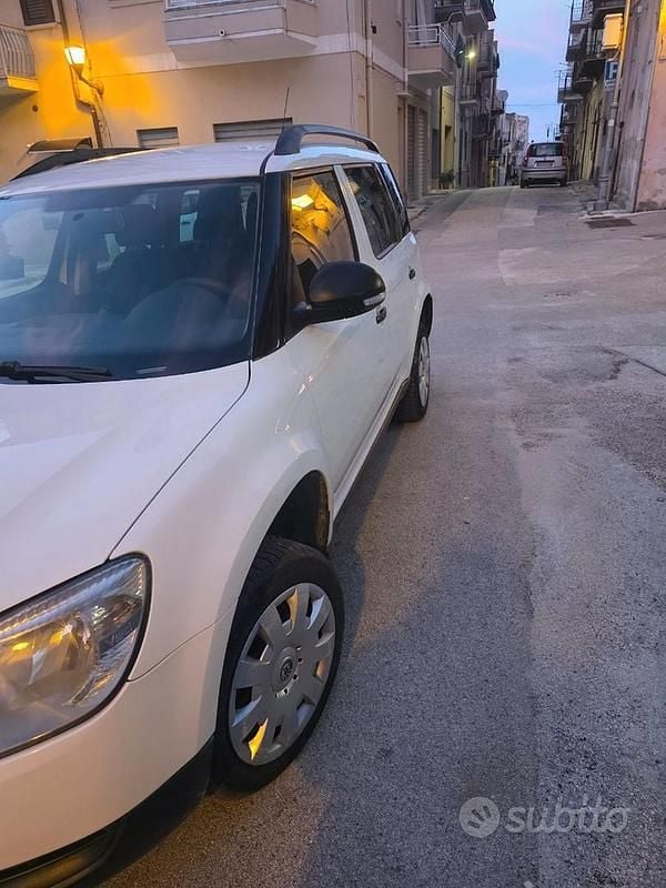 Usata Skoda Yeti 105 CV (77 kW) 2010 Bianco SUV