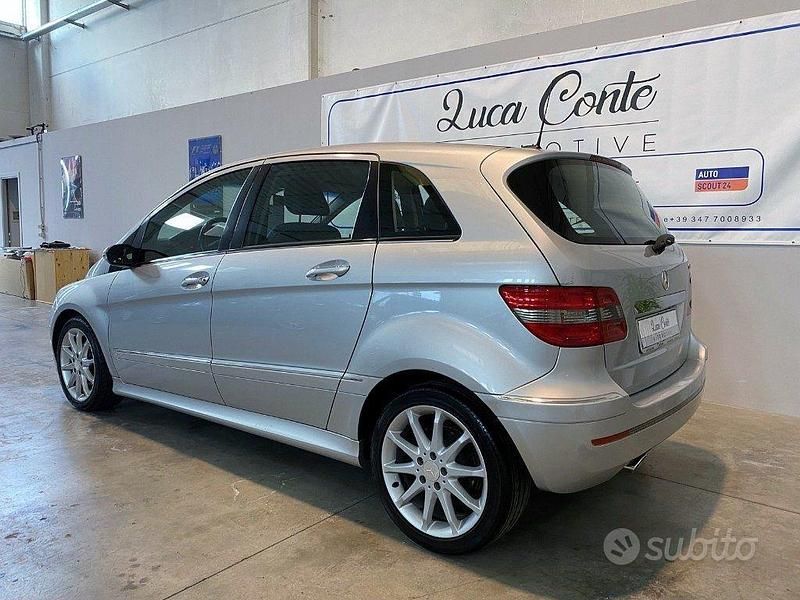 Usata Mercedes B200 140 CV (102 kW) 2006 Grigio Monovolume