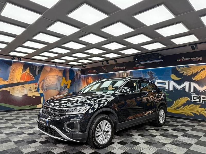 Usata VW T-Roc R-line 150 CV (110 kW) 2023 Nero SUV