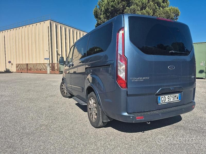 Usata Ford Tourneo Custom 185 CV (136 kW) 2021 Blu Furgone