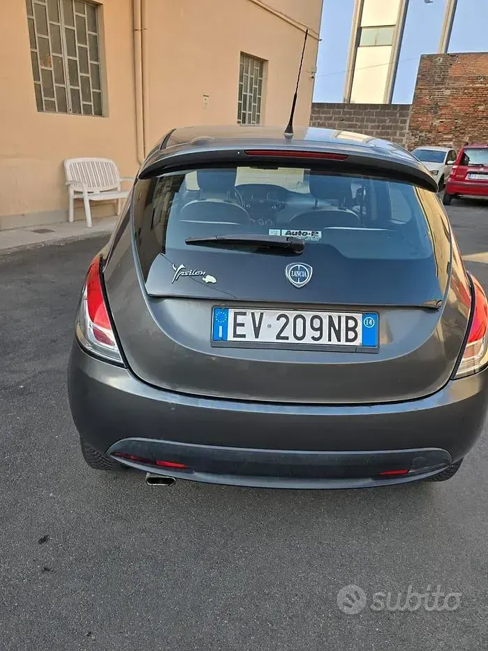 Usata Lancia Ypsilon S 69 CV (50 kW) 2014 Grigio Utilitaria