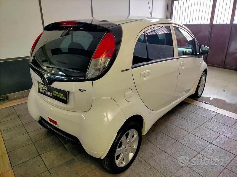 Usata Peugeot iON Access 49 kW (67 CV) 2011 Bianco Utilitaria