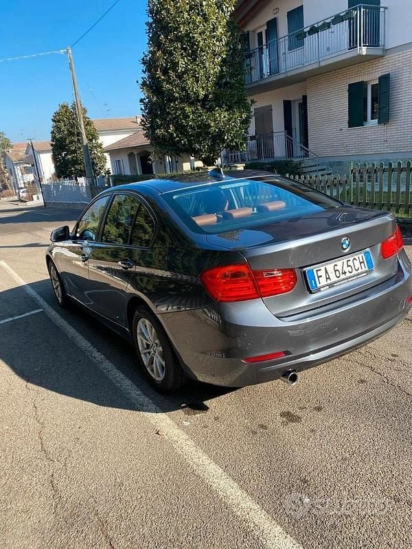 Usata BMW 318 Comfort Edition 143 CV (105 kW) 2015 Grigio Berlina