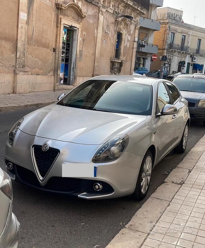 Grigio Usata 2017 Alfa Romeo Giulietta Due volumi | 11.500 € (Buon prezzo) - Immagine 1/4