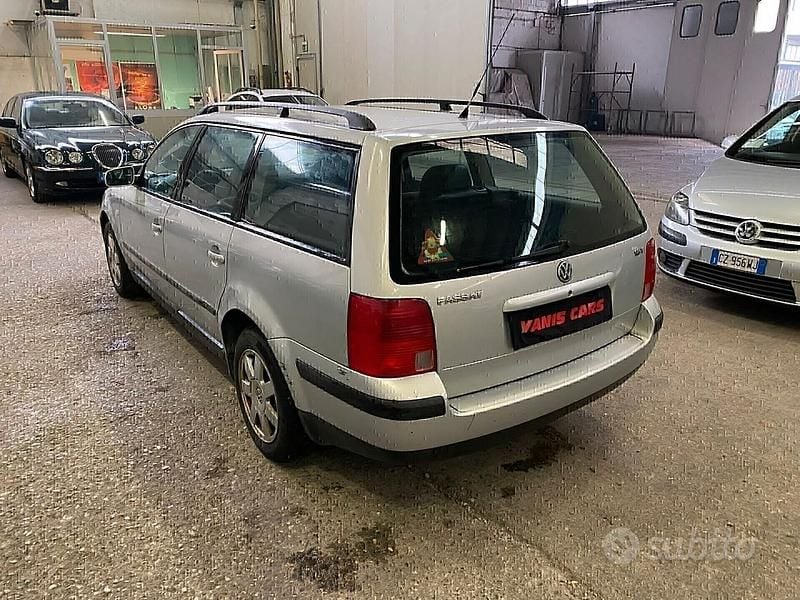 Usata VW Passat Trendline 150 CV (110 kW) 2002 Marrone Berlina