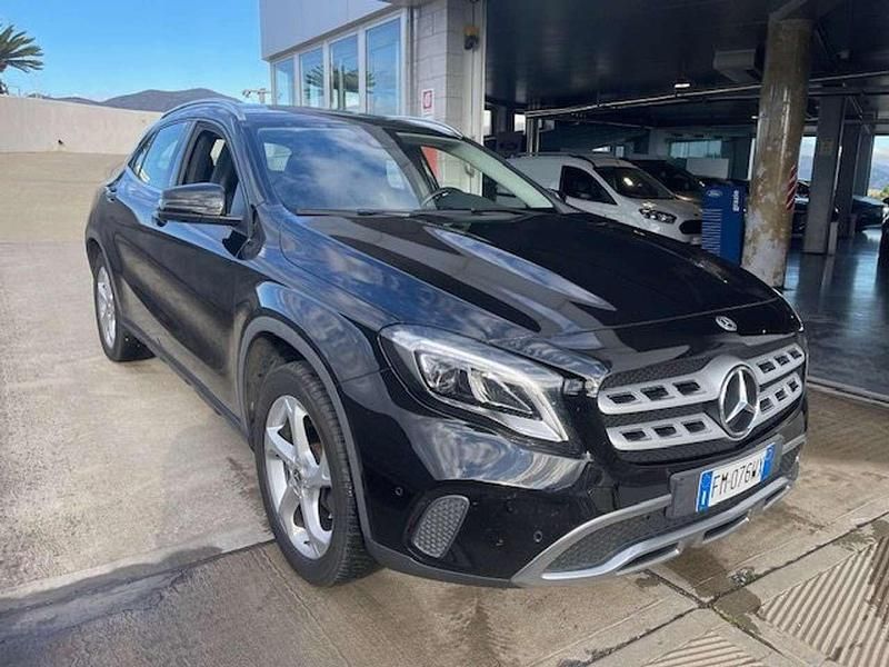 Usata Mercedes GLA200 136 CV (100 kW) 2018 Nero SUV