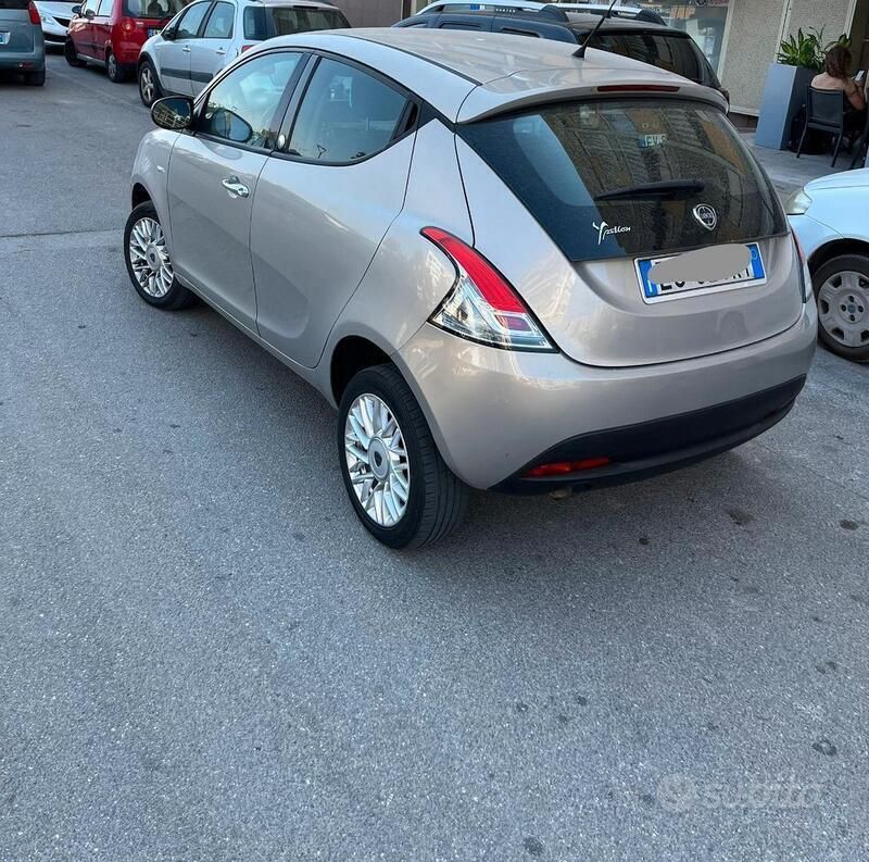 Usata Lancia Ypsilon 60 CV (44 kW) 2013 Utilitaria
