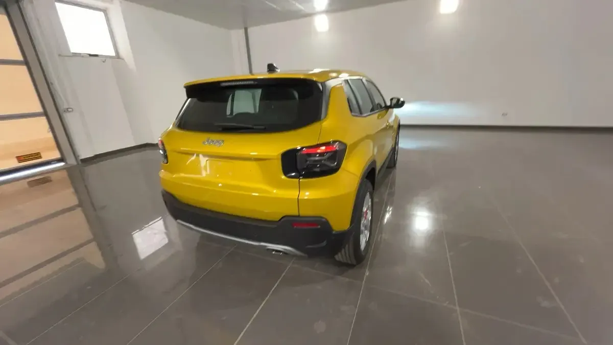 Usata Jeep Avenger Altitude 101 CV (74 kW) 2024 Rosso SUV