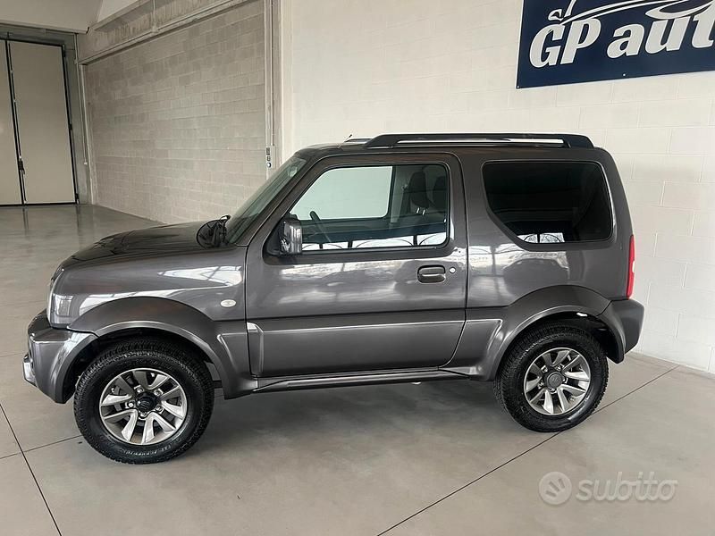 Usata Suzuki Jimny 86 CV (63 kW) 2017 Grigio SUV
